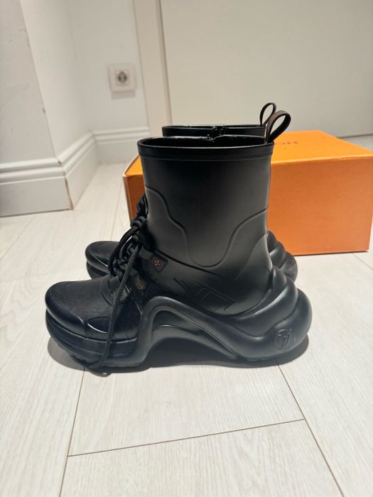 Louis Vuitton Black Matte Rubber Archlight