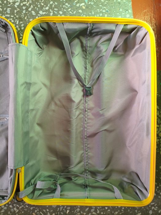 Продам дорожный чемодан