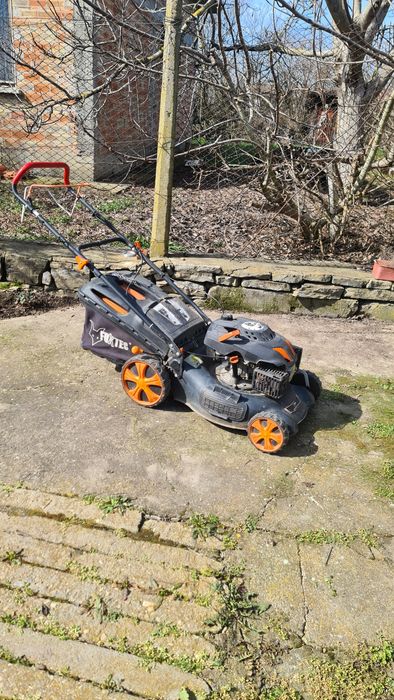 Бензинова самоходна косачка