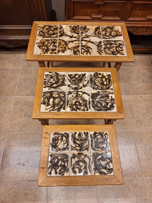 К - т три помощни масички с плочки