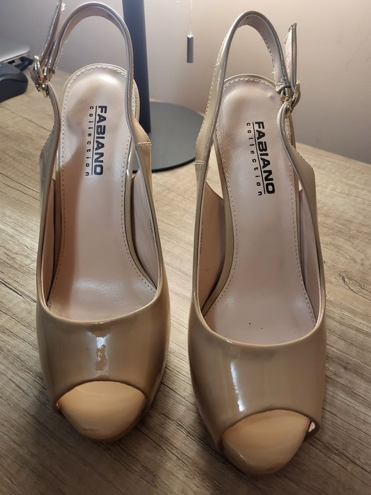 Продавам много удобни обувки