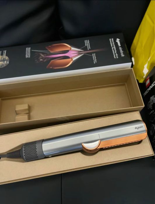 Dyson Airstrait HT01