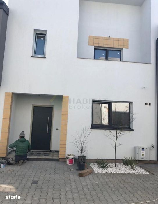 Vilă spațioasă Tunari | Curte mare | Complex închis