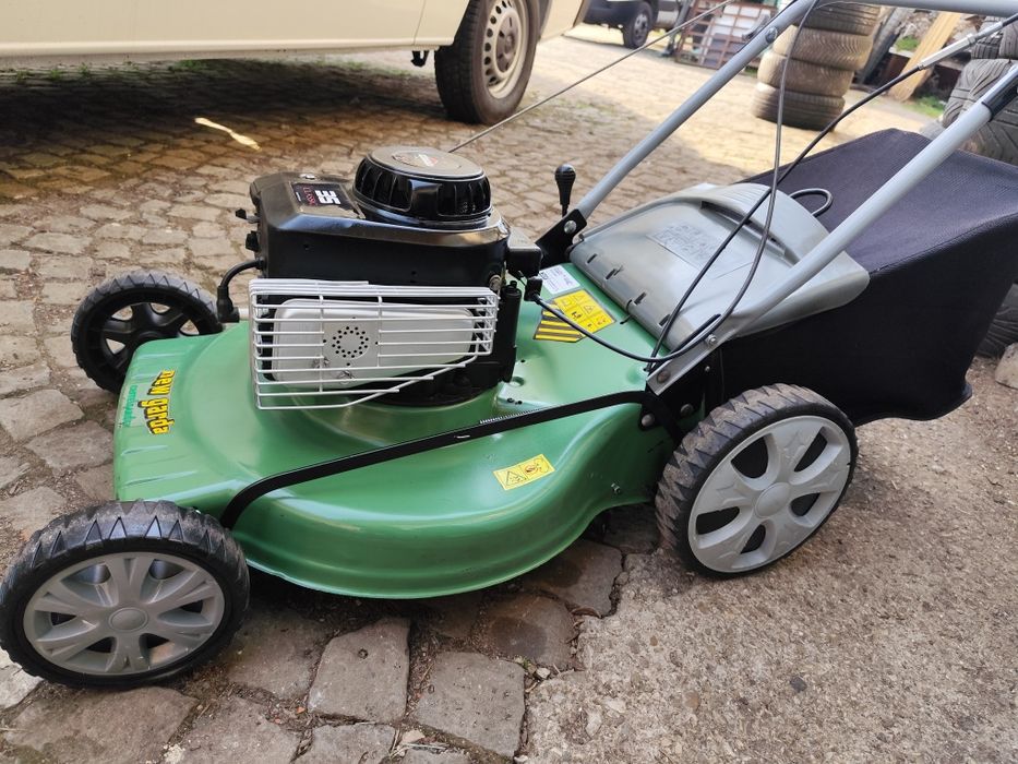 Самоходна бензинова косачка