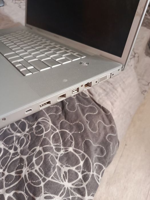 Продам ноутбук старый Apple
