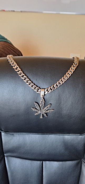 Lant cu medallion Marijuana facut la comanda