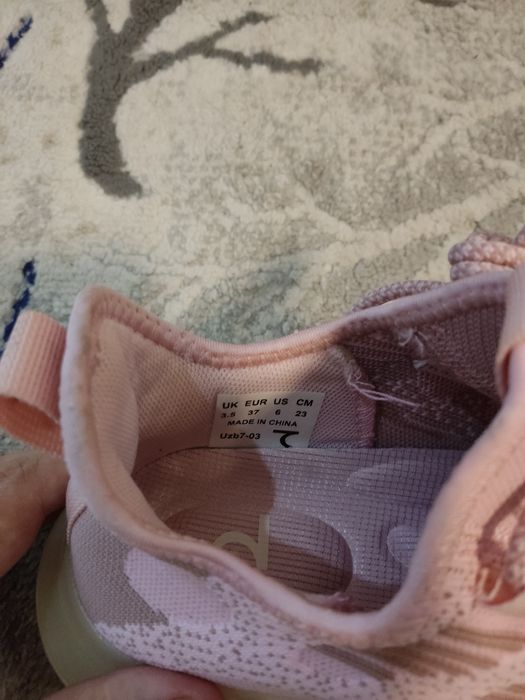 Кроссовка сотилади