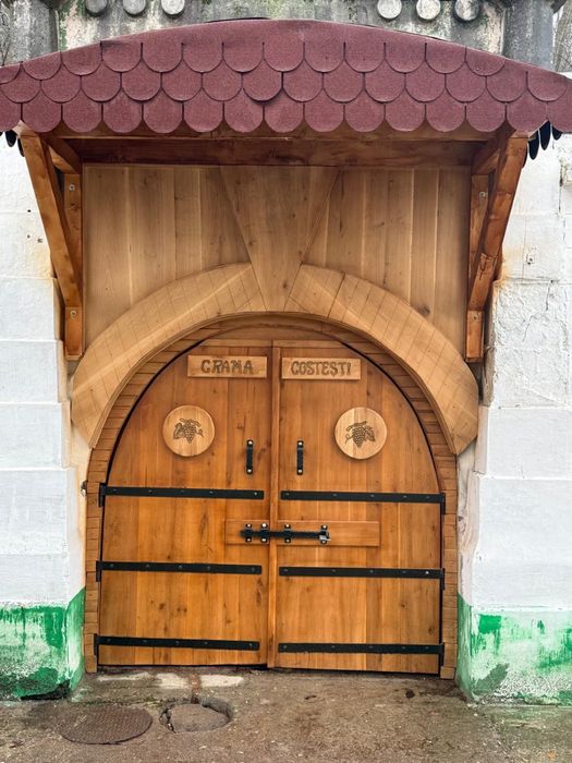Usi rustice din lemn masiv