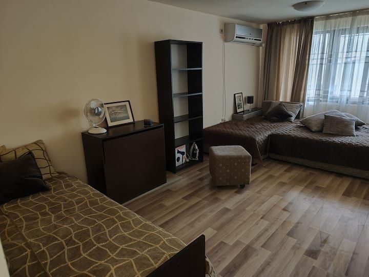 Продава се Едностаен апартамент в Бургас, Център - 40 кв.м за 1977 €/кв.м - Снимка #1