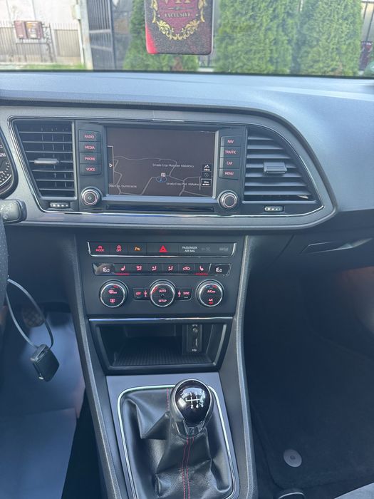 SEAT LEON pachet FR  2.0tdi an fab2016faruri-stopuri LED alcantara Navi jante19