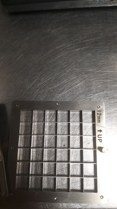 Проф. Машина за рязане, на кубчета