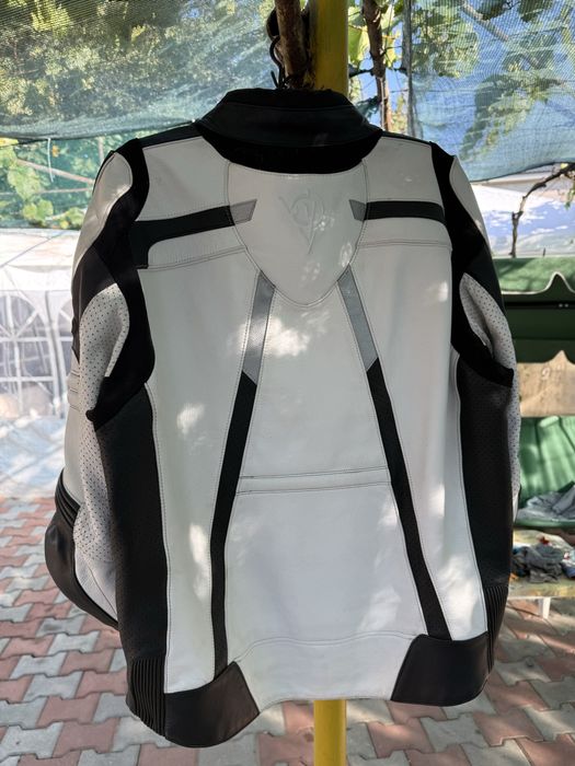 Geaca moto cu cocoasa