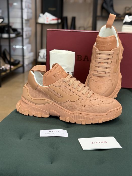 Луксозни дамски снкърси BALLY Holden