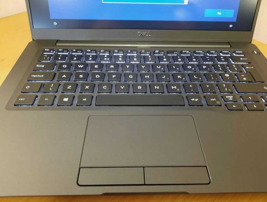 Лаптоп Dell 7400 i7-8650U/ 14" /16GB DDR4/512GB SSD NVMe - НОВ