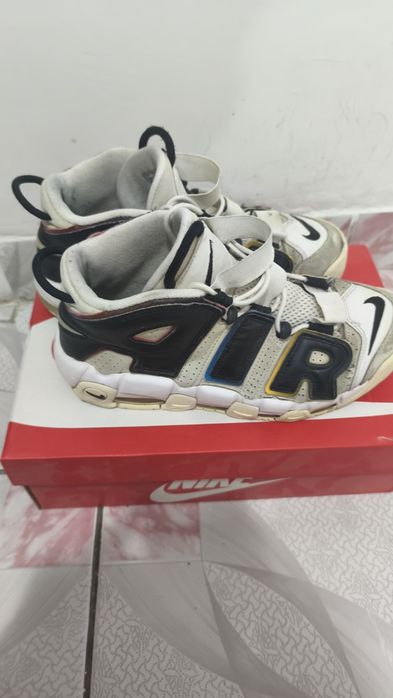 Vând Nike uptempo
