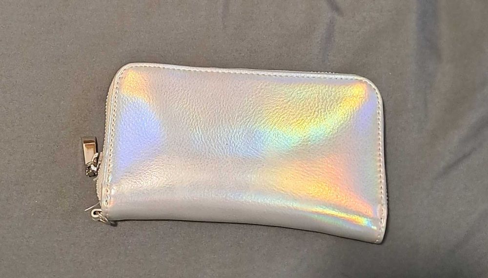 Дамски портмонета DKNY