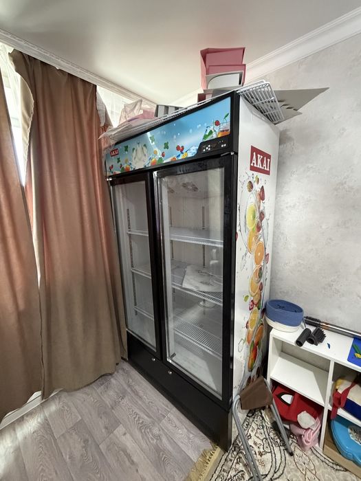 Продам витринный холодильник