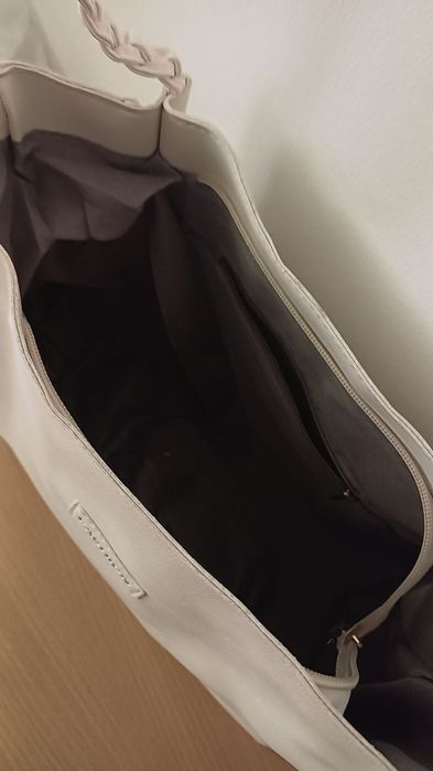 Бежова кожена чанта