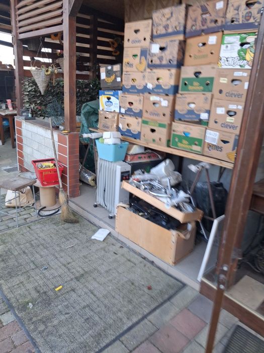 Cutii diferite produse aduse dinGermania