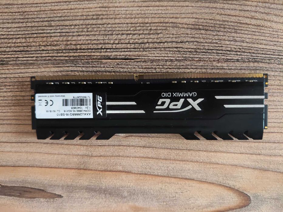 Оперативка DDR4 8Gb Adata