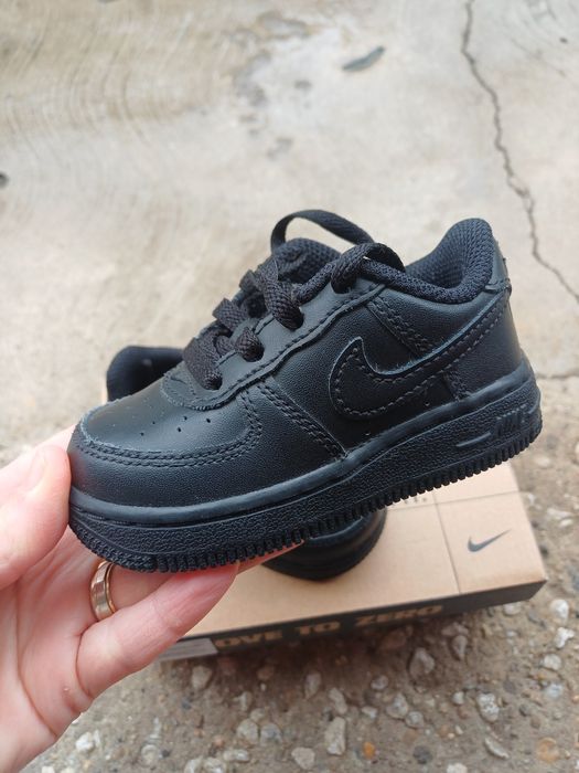 Vand pantofi sport Nike pentru copii, numarul 21, Unisex