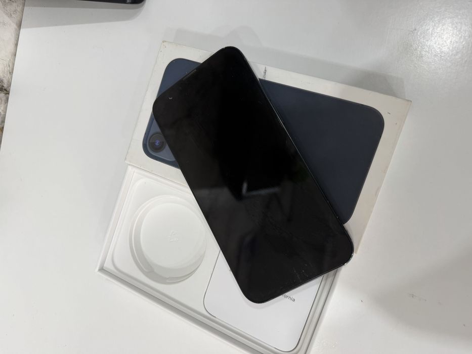 Продам iPhone 13 79 акб