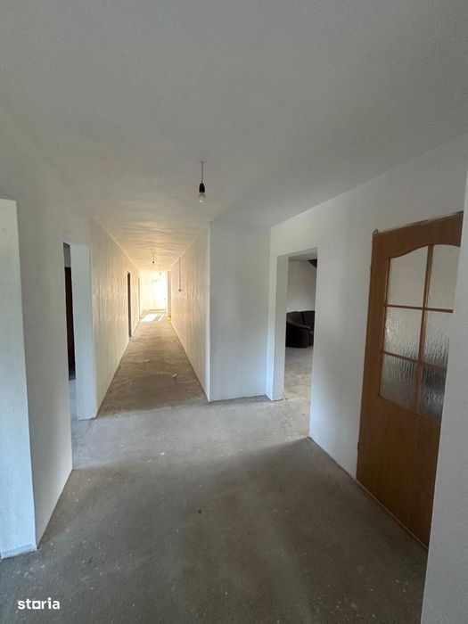 Casa/Hala 1000 mp p+1+m si cabana 130 mp, teren 977, 3 km  de Pitesti