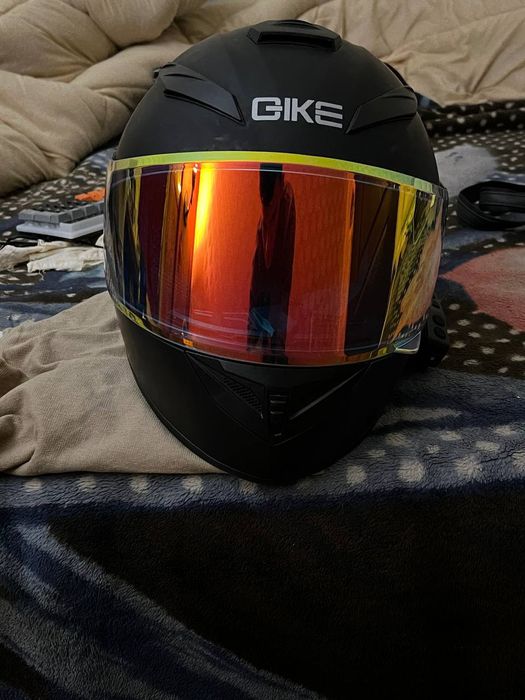 Продаеться мото шлем