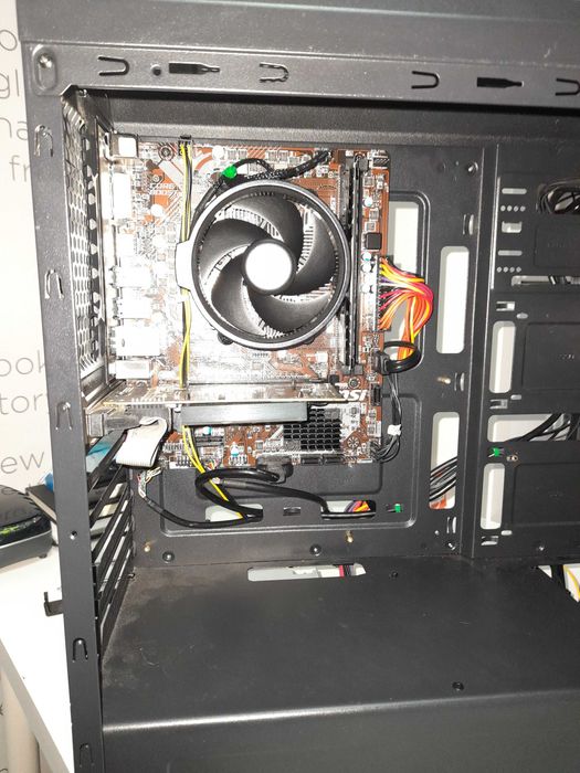 Servicii de Asamblare Calculatoare și Curatare IT