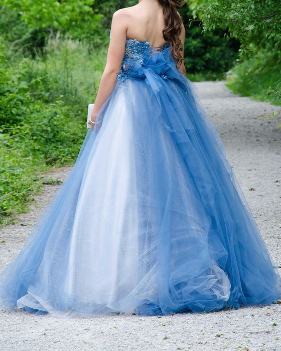 Абитуриентска рокля