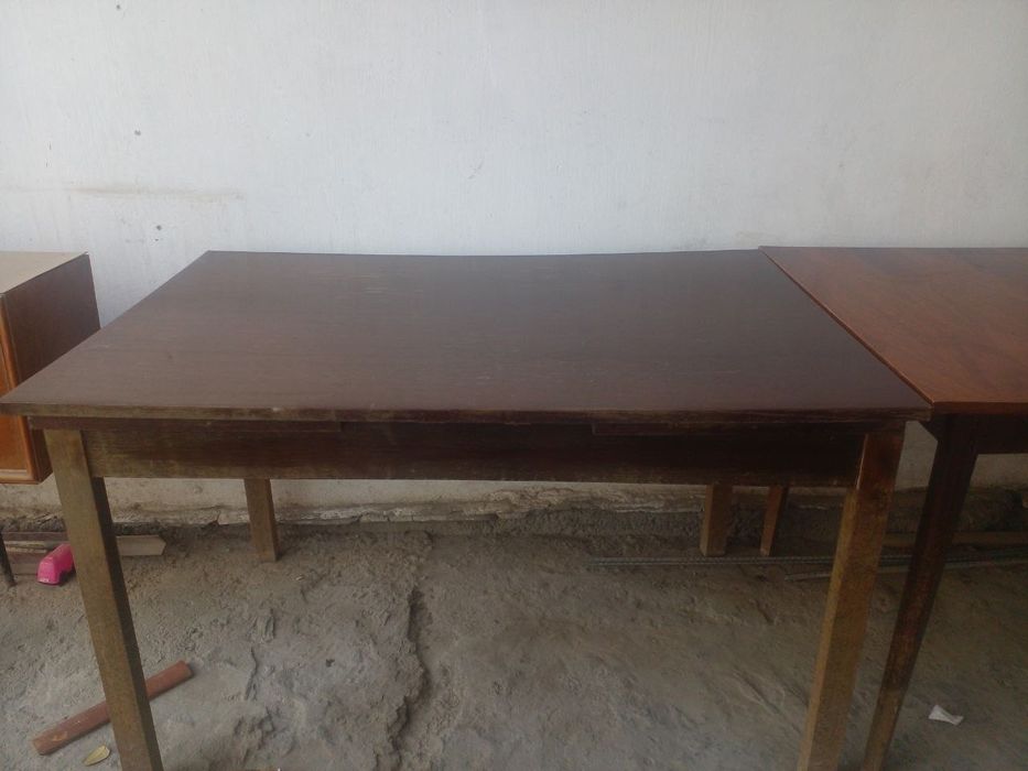 Продаётся стол в хорошем состоянии.