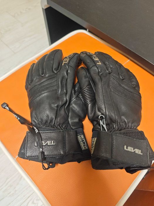 Ски ръкавици, Брутални Яки Level Rexford