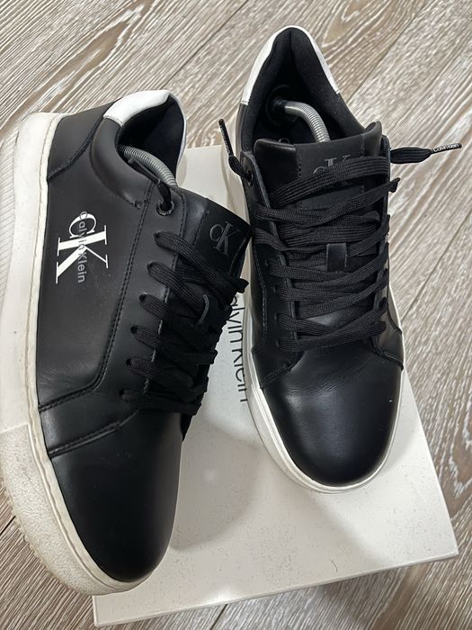 Calvin Klein adidasi originali