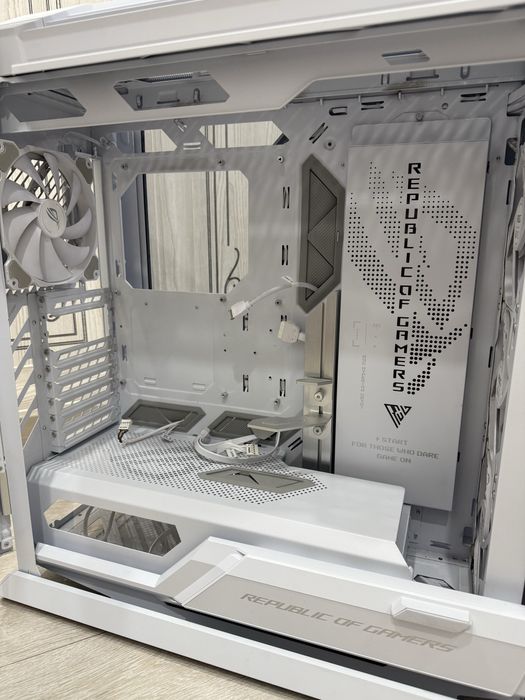 Продам корпус для ПК asus rog hyperion gr701