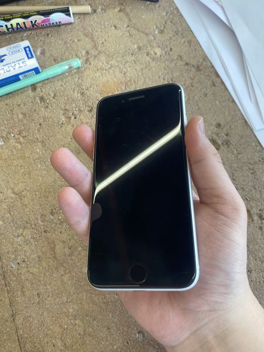 Продается iPhone se 2020