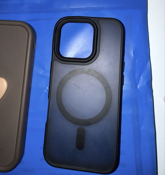 Продам чехлы на айфон 11 и 16 про