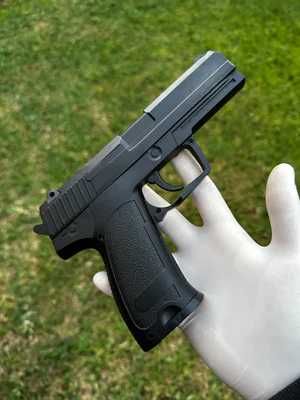 Super airsoft metalic,celebrul HK USP 45,calibrul 6mm,legal,bile bonus