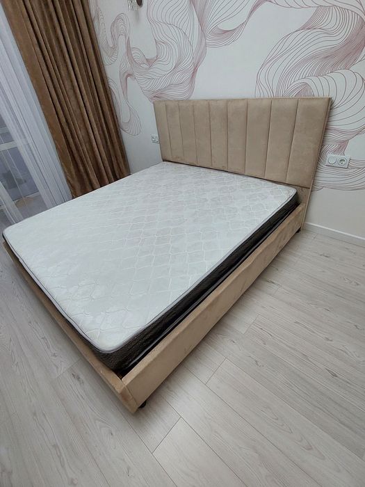 Продаётся двуспальная кровать