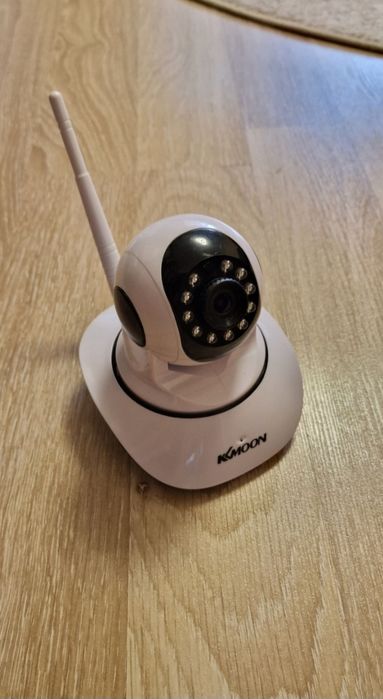 Cameră color cctv care este controlată prin intermediul telefonului