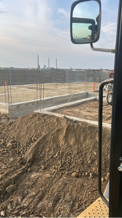 Servcii buldoexcavator demolari constrolate decopertari nivelari de teren pietruire drumuri  sa paturi fundatii