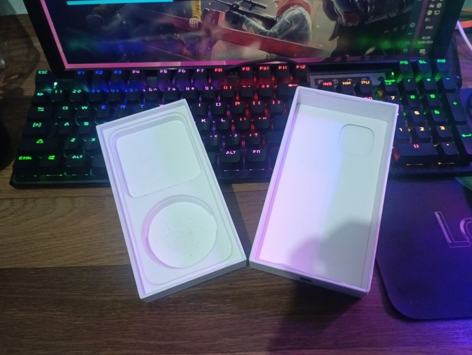 Каробка от айфон 13