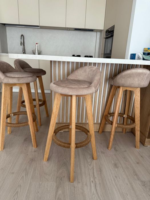 Set 4 scaune de bar lemn si catifea impermeabila, usor de curatat (noi)