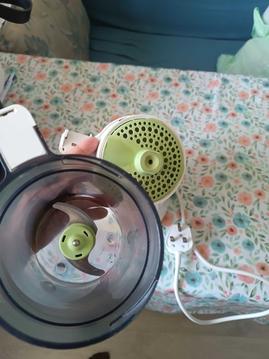 Комбиниран уред за готвене на пара и блендер Philips Avent 2-in-1 (модел SCF870).