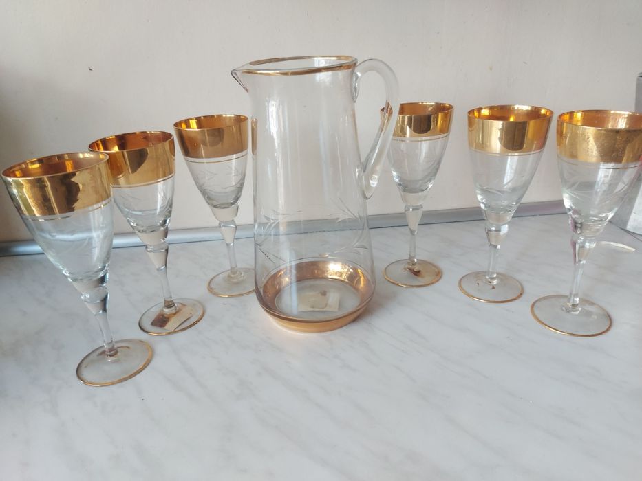 Антикварен сервиз за вино