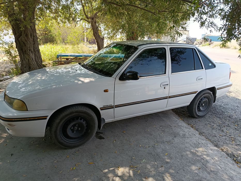Avtomobil Nexia 1
