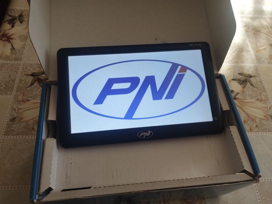 Vând GPS PNI L807 plus pentru camion,autocar,dube și mașini mici