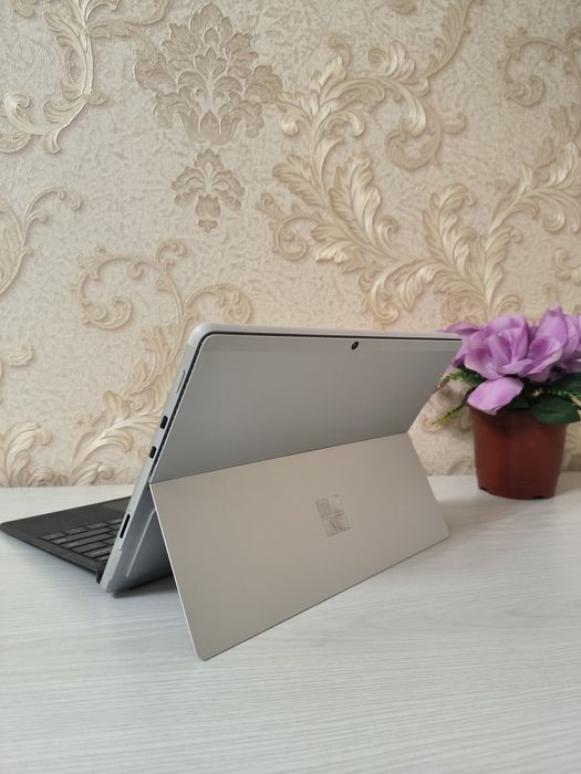 Microsoft Surface Pro 8 LTE