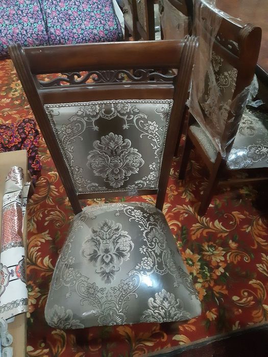 Стол и стулья (комплект)