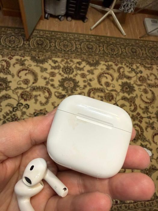 Продам Apple Airpods 4