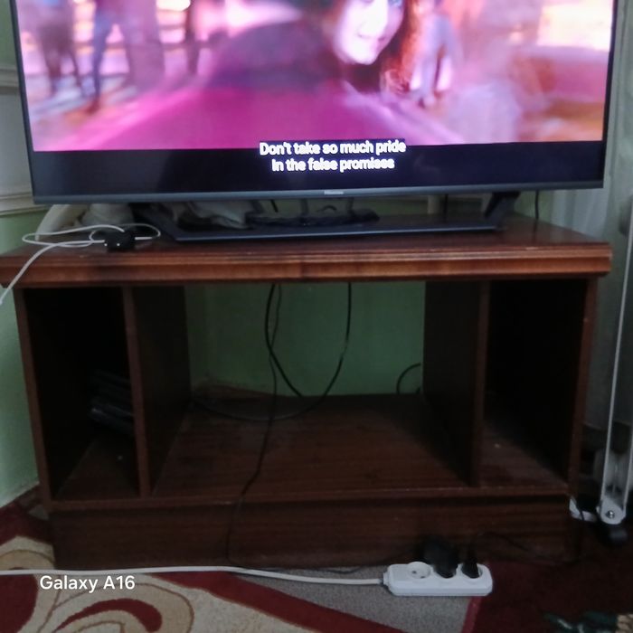 Patstavka sotiladi. Tv tagiga qoyshga